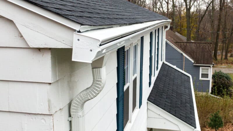Roof Repair vs Replacement