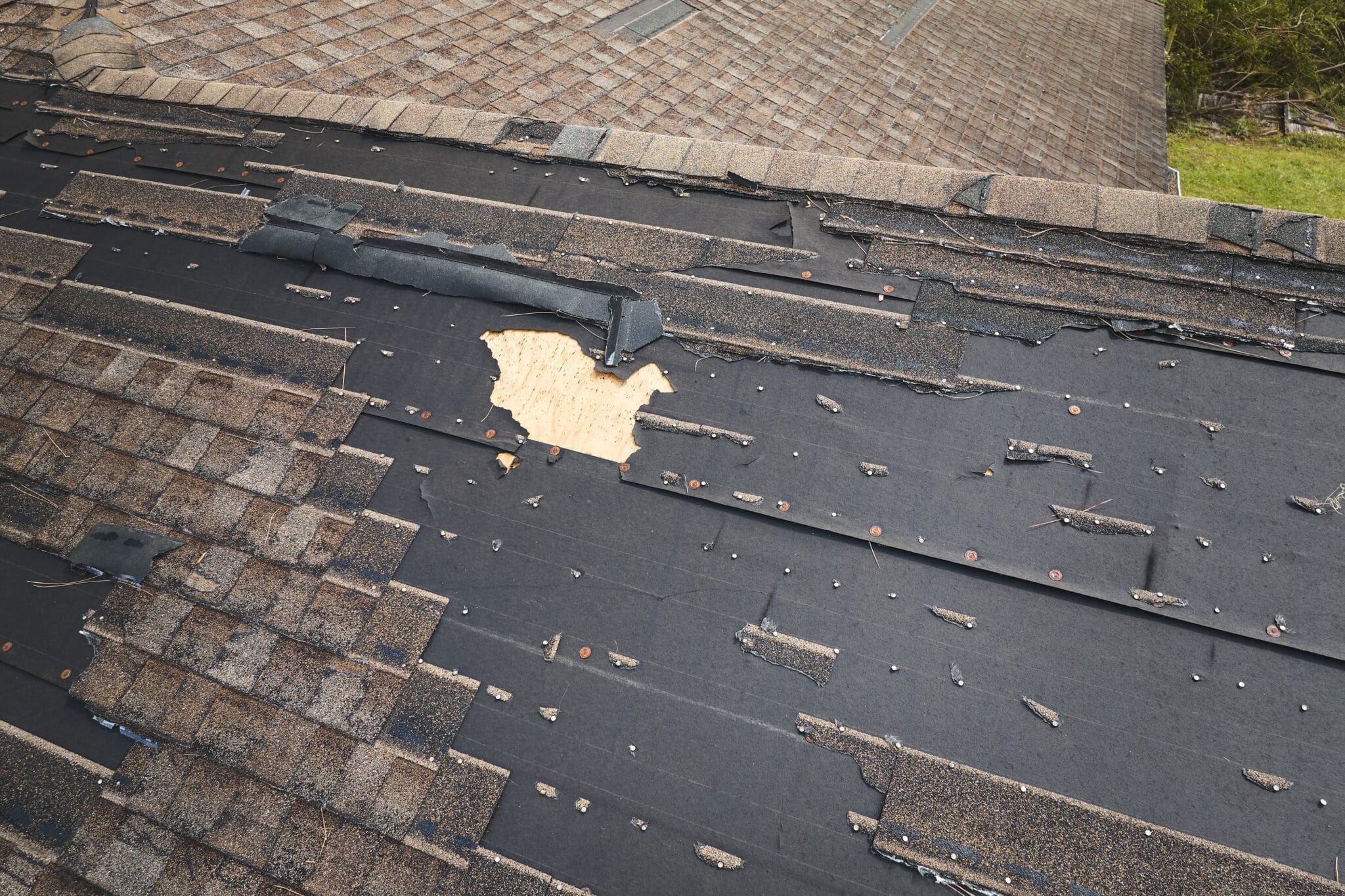 Read more about the article What to Do If Your Roof Has Storm Damage